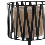 Lampka stołowa Harmony z czarną metalową konstrukcją i brązowym abażurem z tkaniny. Kąt ujęcia z boku, ukazujący detale siatki oraz fakturę materiału. Produkt przeznaczony do jednego źródła światła E27.