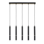 Lampa wisząca Derso w kolorze czarnym, z pięcioma cylindrycznymi kloszami, zawieszona na cienkich linkach. Klosze mają matowe wykończenie z białymi końcówkami. Metalowa podsufitka w kolorze czarnym z złotymi akcentami. Idealna do nowoczesnych wnętrz.