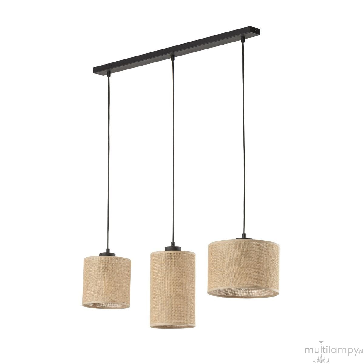 Lampa wisząca Juta z trzema abażurami w kolorze brązowym, zawieszona na czarnej metalowej listwie. Abażury mają cylindryczny kształt i teksturowaną powierzchnię. Długość przewodów umożliwia regulację wysokości.