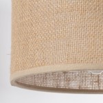 Juta kinkiet 1xE27 w kolorze czarnym i brązowym, z kloszem z naturalnego, teksturowanego materiału jutowego. Widoczny brzeg z jasnego materiału. Klosz w kształcie cylindrycznym, z otwartą dolną częścią.