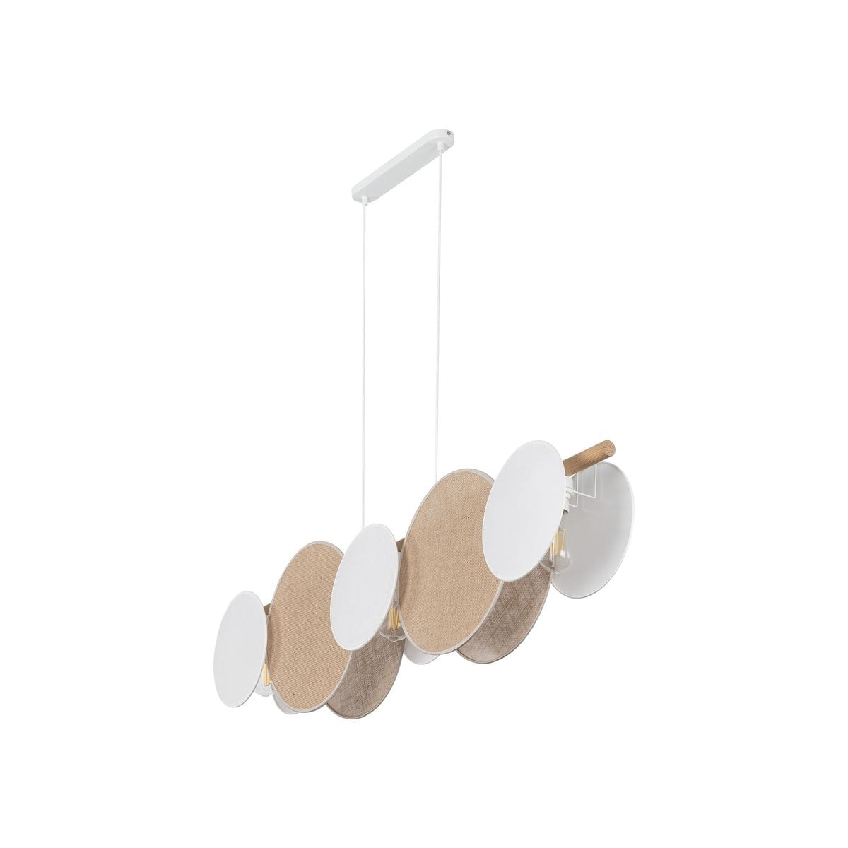 Lampa wisząca Pulse z pięcioma kloszami E27 w kolorze białym i brązowym. Klosze o okrągłym kształcie, wykonane z metalu i tekstyliów, zawieszone na cienkich linkach. Elementy drewniane dodają ciepła. Ujęcie z boku, na jednolitym tle.