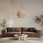 Lampa wisząca Calisto D50 w kolorze czarnym i brązowym, z trzema gniazdami E27, o nowoczesnym, warstwowym kształcie, zawieszona nad brązową sofą w minimalistycznym wnętrzu. Tło w stonowanych kolorach, z dekoracyjnymi roślinami.