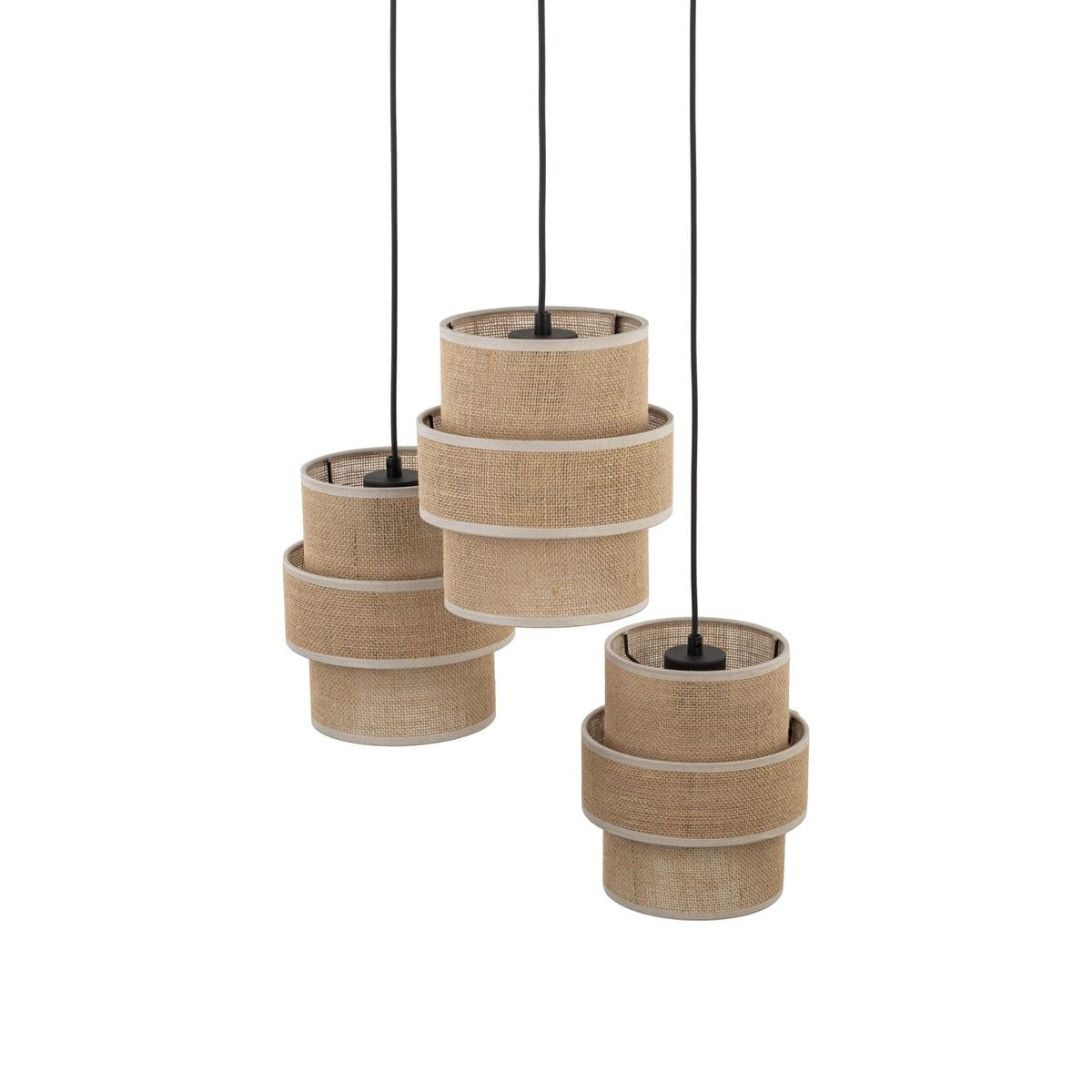 Lampa wisząca Calisto w kolorze czarnym i brązowym, z trzema okrągłymi kloszami z naturalnego materiału, zawieszona na czarnych przewodach. Klosze mają teksturowaną powierzchnię i są ułożone w różnych wysokościach.