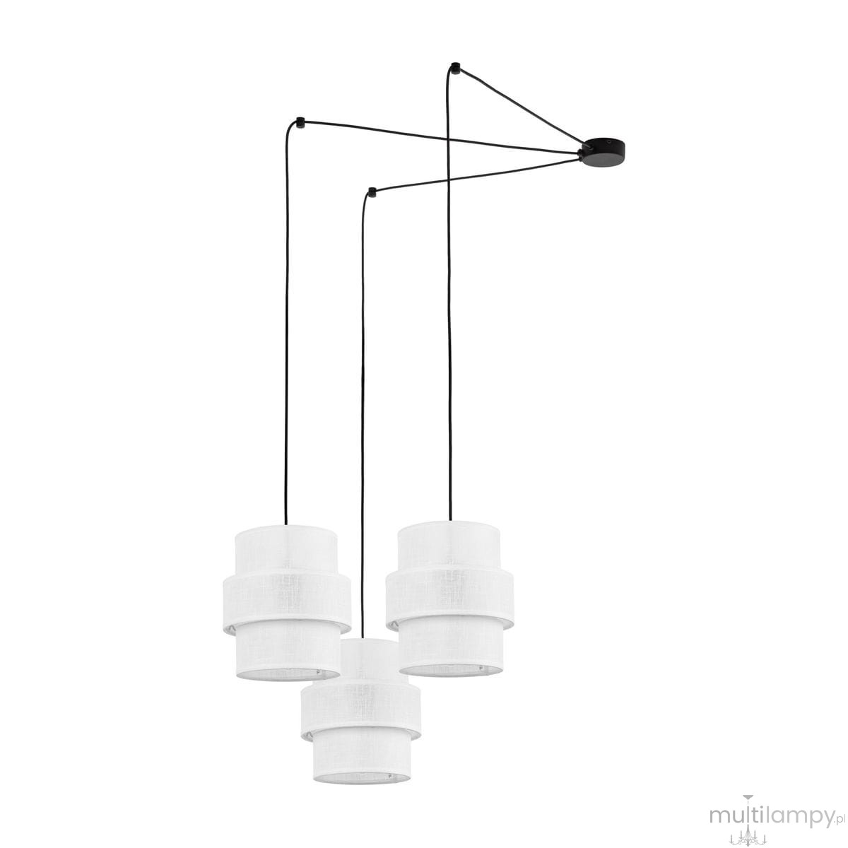 Lampa wisząca Calisto z trzema białymi kloszami o cylindrycznym kształcie, zawieszona na czarnych linkach. Klosze mają delikatną teksturę, a całość montowana do sufitu za pomocą czarnej podsufitki. Idealna do nowoczesnych wnętrz.