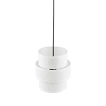 Lampa wisząca Calisto D20 z białymi abażurami w kształcie cylindrów, zawieszona na czarnym przewodzie. Produkt ma jedno gniazdo E27, widoczny jest detal konstrukcji z metalowym mocowaniem na górze.