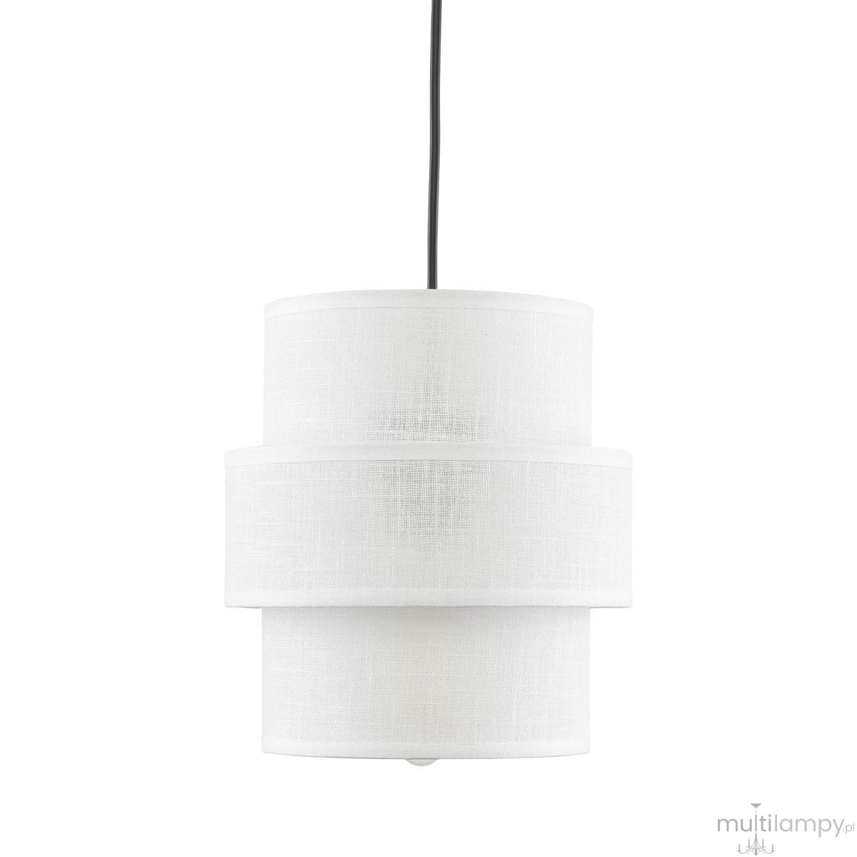 Lampa wisząca Calisto D20 z trzema okrągłymi, białymi abażurami wykonanymi z materiału, zawieszona na czarnym przewodzie. Posiada miejsce na jedną żarówkę E27. Ujęcie frontalne.