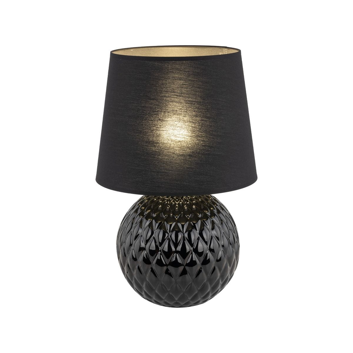 Lampa stołowa Santana z żarówką E27, z okrągłą podstawą o fakturze w kształcie diamentu, w kolorze czarnym. Abajur z tkaniny w kolorze czarnym, wewnętrzna strona w złotym odcieniu. Ujęcie frontalne, lampa stoi na płaskiej powierzchni.
