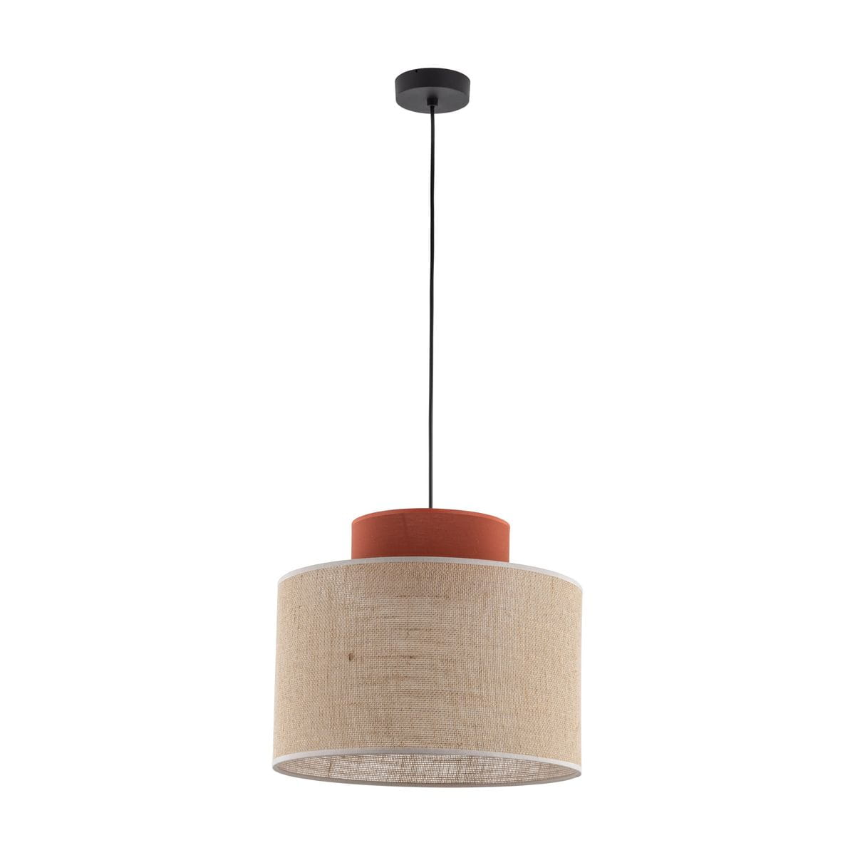 Lampa wisząca Duo D38 z brązowym kloszem z juty i czerwonym elementem mocującym. Zawieszona na czarnym przewodzie, ma okrągły kształt. Widoczny sufitowy uchwyt w kolorze czarnym. Idealna do nowoczesnych wnętrz.