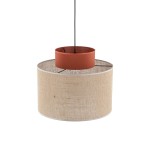 Lampa wisząca Duo D38 z brązowym abażurem z juty i okrągłym elementem w kolorze rdzy. Ujęcie z boku, wisząca, z metalowym stelażem. Wymaga żarówki E27. Tło jednolite, co podkreśla naturalne materiały.