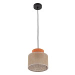 Lampa wisząca Duo D20 z jedną oprawą E27, z kloszem z juty w naturalnym kolorze i pomarańczowym elementem u góry. Zawieszona na czarnym przewodzie, w prostym, minimalistycznym stylu.