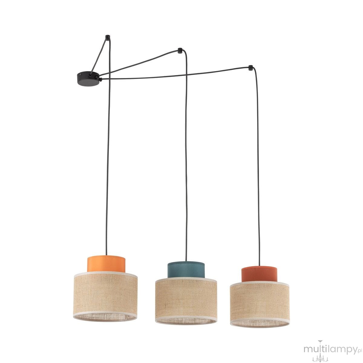 Duo lampa wisząca z trzema kloszami w kolorach pomarańczowym, zielonym i czerwonym, wykonana z juty z czarnymi przewodami. Klosze mają okrągły kształt i są zawieszone na czarnym stelażu. Idealna do nowoczesnych wnętrz.