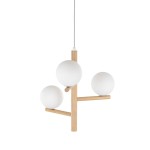 Lampa wisząca Estera z trzema okrągłymi kloszami z białego szkła, zamocowana na beżowym drewnianym stelażu. Produkt zawiera trzy gniazda G9. Ujęcie z boku, wisząca konstrukcja, prosta forma, idealna do nowoczesnych wnętrz.