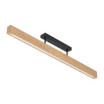 Lampa sufitowa Teo z czarnym stelażem i jasnym drewnem, w kształcie prostokątnej belki. Zintegrowane oświetlenie LED o mocy 22W. Produkt zamontowany w poziomie, z widocznym elementem świetlnym wzdłuż drewnianego panelu.