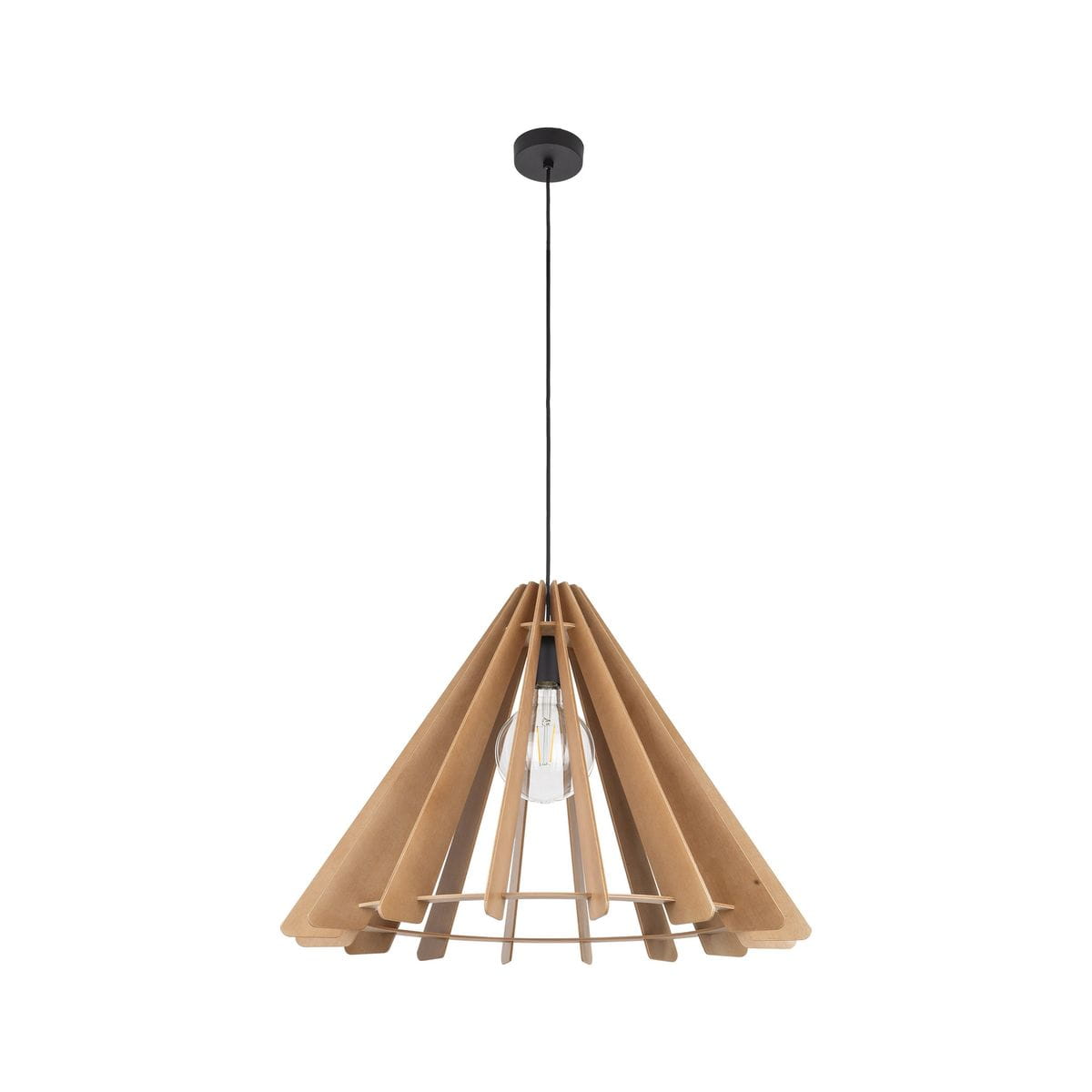 Lampa wisząca Eris z kloszem w kształcie stożka, wykonanym z jasnego drewna, z czarnym metalowym zawieszeniem i oprawką na żarówkę E27. Klosz z wyraźnymi, poziomymi szczelinami, zawieszony na cienkim, czarnym kablu.