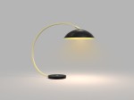 Lampa stołowa Rosskoff 1xLED/10,5W w kolorze czarnym i złotym. Posiada zaokrąglony klosz, elastyczną, zakrzywioną podstawę oraz okrągłą podstawę. Ujęcie z boku, na jednolitym tle, z ciepłym światłem emitującym z klosza.