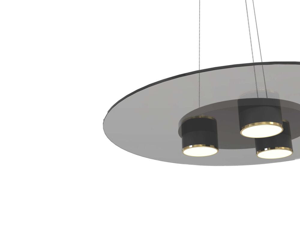Lannion lampa wisząca z trzema źródłami światła LED, o mocy 19W, w kolorze czarnym z złotymi akcentami. Produkt wisi na cienkich linkach, z okrągłym, przezroczystym kloszem, ukazującym minimalistyczny design.
