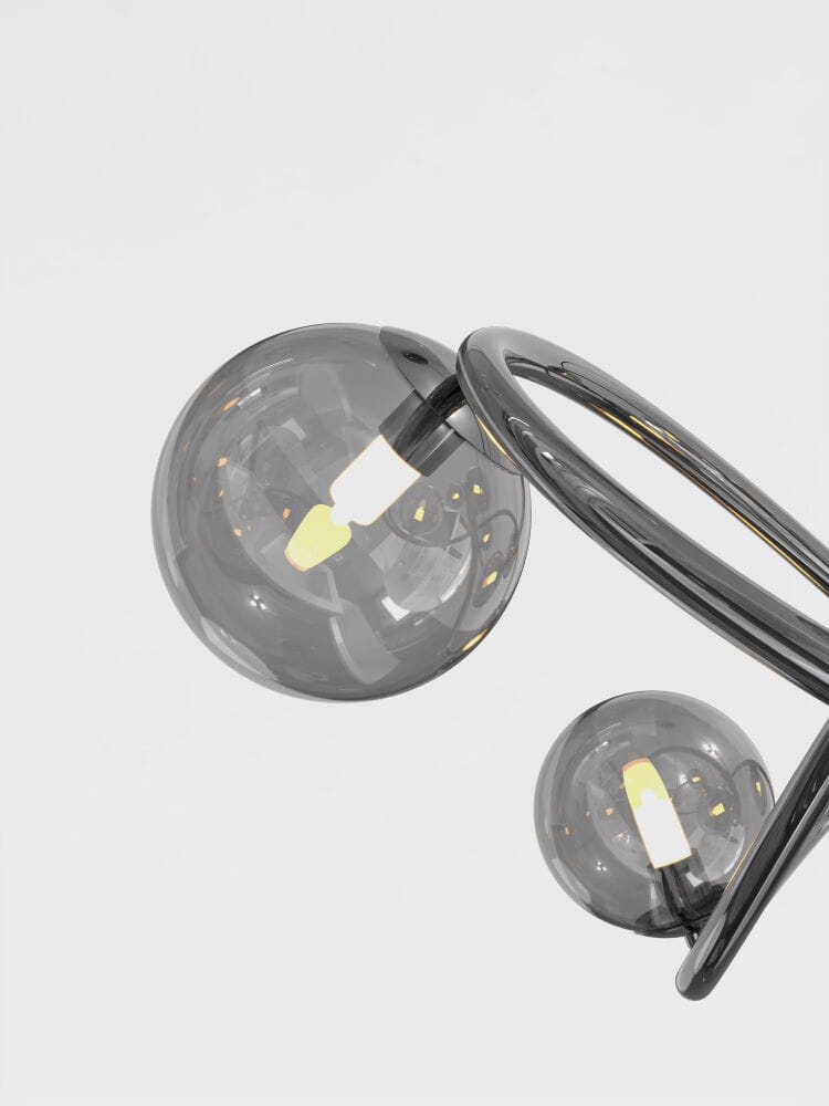 Lampa wisząca Nancy w kolorze czarnym i chromowanym, z dymionymi kulami, posiada 14 miejsc na żarówki G9. Widok z góry, ukazujący detale szklanych kul i metalowych elementów. Tło proste, białe.