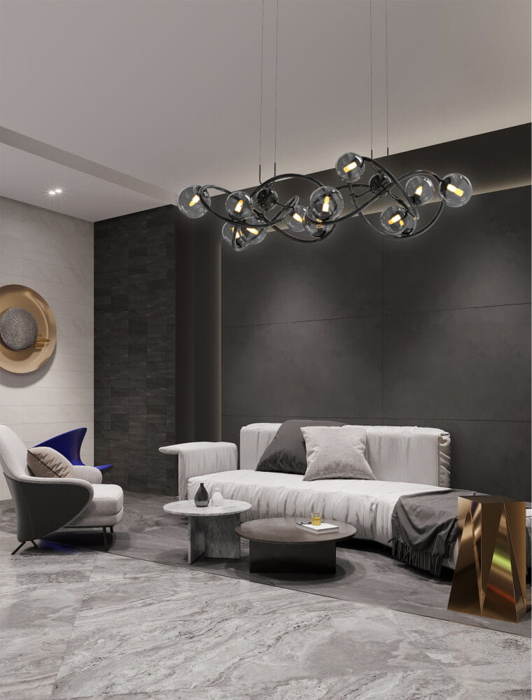 Lampa wisząca Nancy z 14 źródłami G9 w kolorze czarnym i chromowanym, z dymionymi kloszami. Zawieszona w nowoczesnym wnętrzu, w kształcie falującym, dodaje elegancji. Tło z szarych ścian i minimalistycznych mebli.
