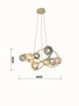 Lampa wisząca Metz z 8 żarówkami G9 w kolorze złotym, o średnicy 640 mm i wysokości 230 mm. Ułożona w dynamiczny, nieregularny kształt z przeplatanymi elementami, w tym przezroczystymi i matowymi kulami. Zawieszona na cienkich linkach.