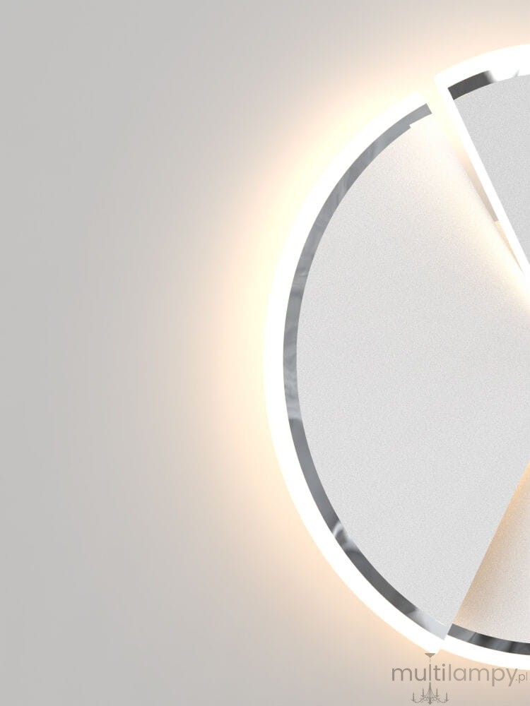 Lampa sufitowa Trapani D49 z chromowanym wykończeniem, okrągła, z jedną żarówką LED o mocy 40W. Ujęcie z góry, pokazujące detale struktury i subtelne podświetlenie. Tło jednolite, jasne.