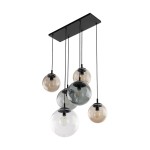 Lampa wisząca Esme z sześcioma kulistymi kloszami w różnych odcieniach szarości i przezroczystym, zawieszona na czarnym stelażu. Klosze o różnych rozmiarach, podwieszone na czarnych linkach, tworzą efektowną kompozycję.