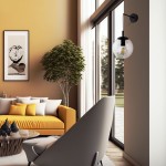 Kinkiet Esme 1xE27 w kolorze czarnym i transparentnym, montowany na ścianie. Okrągła, szklana klosz z widoczną żarówką, umieszczony obok dużego okna w nowoczesnym wnętrzu z żółtą sofą i zielonymi roślinami.