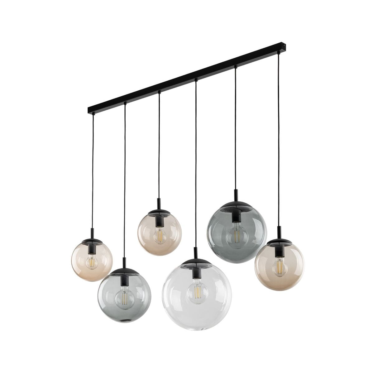 Lampa wisząca Esme z sześcioma kloszami E27 w różnych kolorach (przezroczystym, szarym i beżowym) zawieszona na czarnej belce. Klosze mają okrągły kształt i są zawieszone na cienkich czarnych linkach.