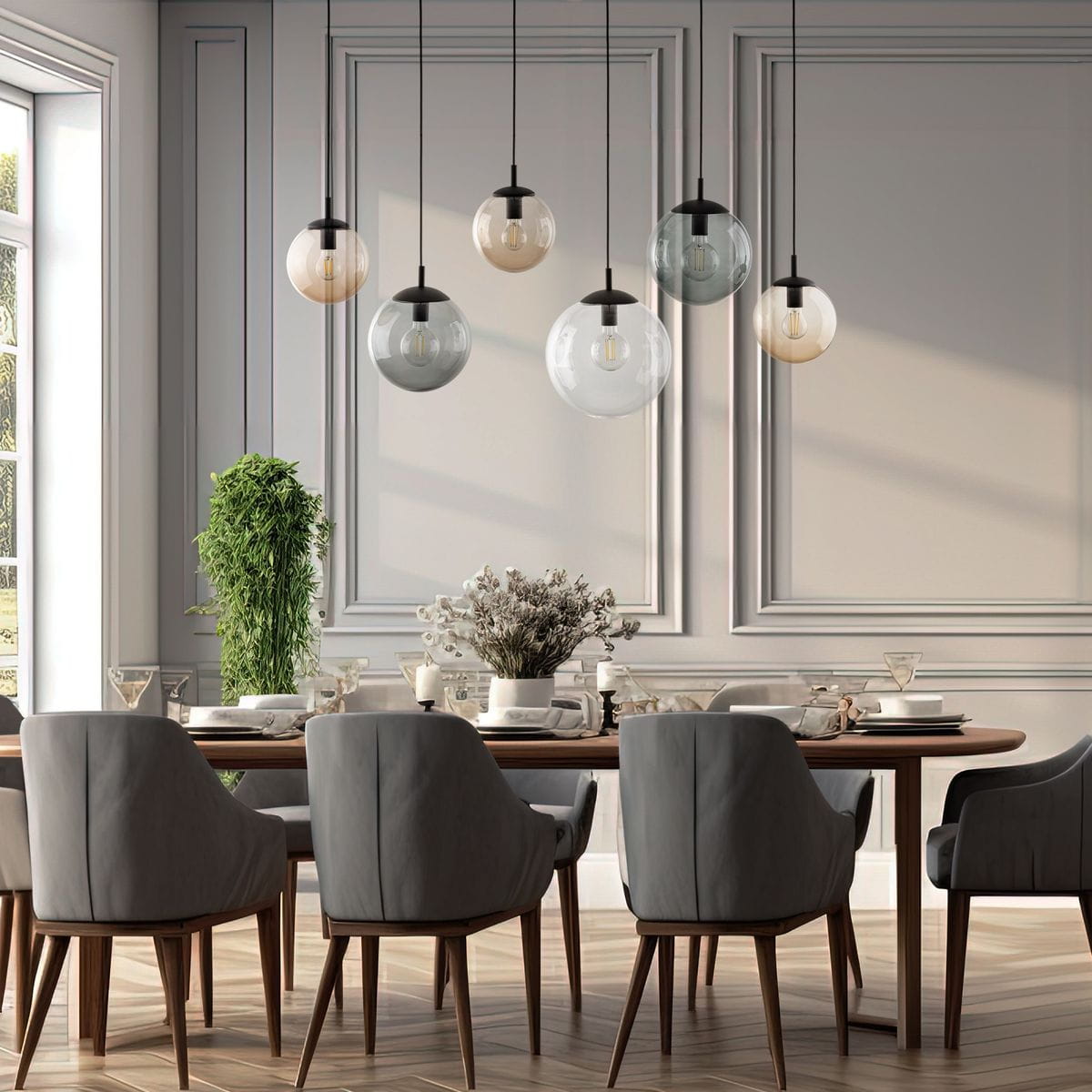 Lampa wisząca Esme z sześcioma oprawami E27 w kolorze czarnym i multikolorowymi kloszami, zawieszona nad okrągłym stołem w eleganckiej jadalni. Klosze w różnych odcieniach szarości i beżu, z czarnymi elementami mocującymi.