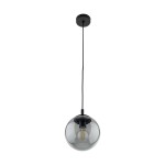 Lampa wisząca Esme D25 z czarnym i grafitowym wykończeniem, z okrągłym kloszem ze szkła. Zawieszona na cienkim, czarnym kablu, z oprawką na żarówkę E27. Prosta, nowoczesna forma, idealna do aranżacji wnętrz.