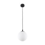 Lampa wisząca Esme D25 z jednym gniazdem E27, z czarnym uchwytem i długim kablem, z kulistym kloszem w białym kolorze. Produkt zawieszony w pozycji pionowej na prostym, białym tle.