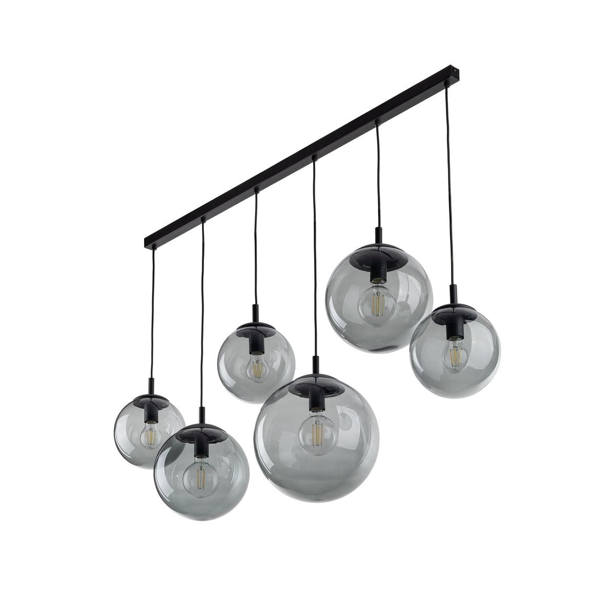 Lampa wisząca Esme z sześcioma kloszami w kształcie kul, wykonana z grafitowego szkła, zawieszona na czarnym stelażu. Klosze różnej wielkości, z widocznymi żarówkami E27, w luźnym układzie.