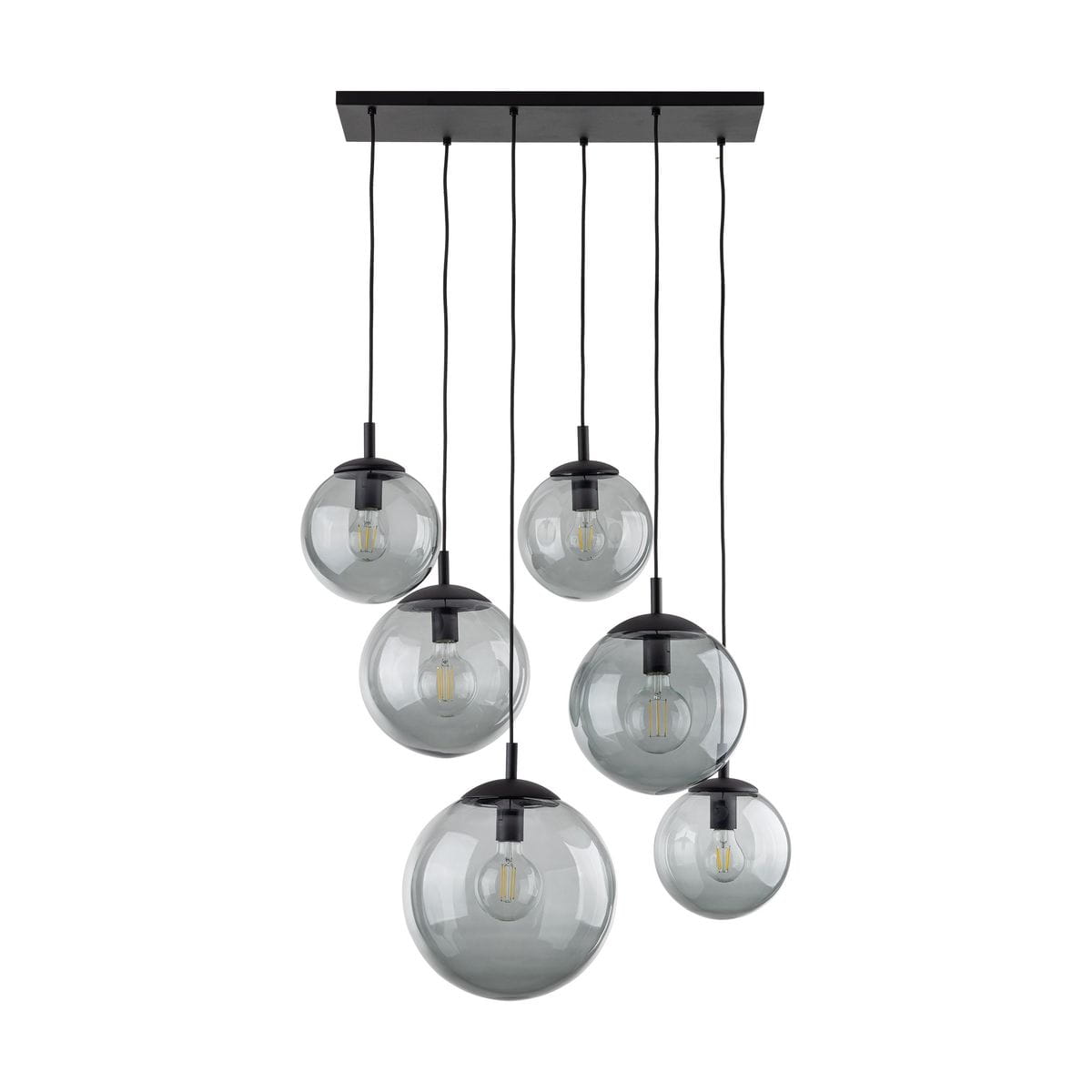 Lampa wisząca Esme z sześcioma kloszami E27 w kolorze czarnym i grafitowym. Klosze w kształcie kul, wykonane z przezroczystego szkła. Ułożona w poziomie, z długimi przewodami, zawieszona na prostokątnej podstawie.