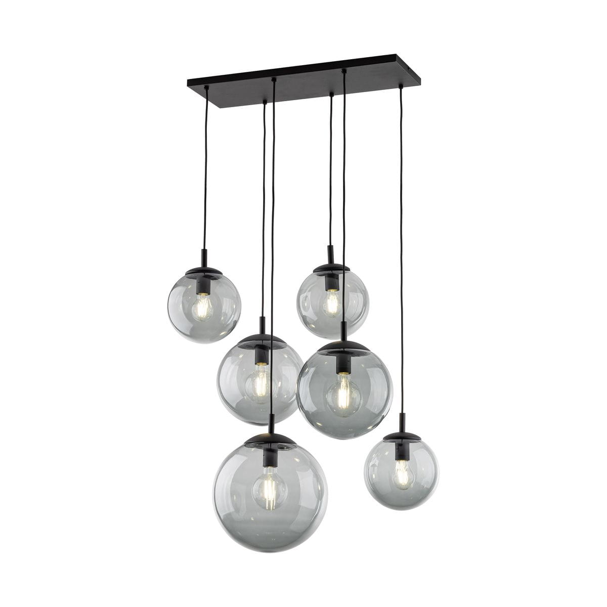 Lampa wisząca Esme z sześcioma kulistymi kloszami w kolorze grafitowym, zawieszona na czarnej podstawie. Klosze wykonane z przezroczystego szkła, w różnych rozmiarach, z widocznymi żarówkami E27, zwisają na cienkich linkach.