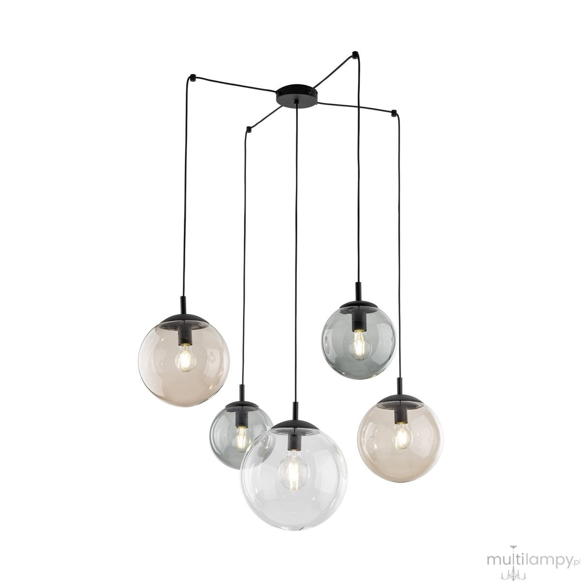 Lampa wisząca Esme z pięcioma kloszami E27 w kolorze czarnym i multikolorowym. Klosze mają różne odcienie: przezroczysty, szary i beżowy. Zawieszona na cienkich, czarnych linkach, tworzy nowoczesny wygląd.