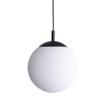 Lampa wisząca Esme D30 z okrągłym kloszem w białym kolorze, z czarną górną częścią. Zawieszona na cienkim przewodzie. Przeznaczona do żarówki E27. Prosta i nowoczesna forma, idealna do różnych wnętrz.