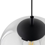 Lampa wisząca Esme D35 z czarnym metalowym uchwytem i przezroczystym kloszem. Widok z góry, zbliżenie na detal, z widoczną żarówką E27. Elegancki, minimalistyczny design, idealna do nowoczesnych wnętrz.