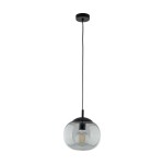 Lampa wisząca Vibe D25 z jednym gniazdem E27, w kolorze czarno-grafitowym. Okrągła, przezroczysta klosz z szarego szkła, zawieszona na czarnym przewodzie. Stropowy uchwyt w kolorze czarnym.