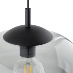 Lampa wisząca Vibe D35 w kolorze czarnym i grafitowym, z metalowym kloszem o zaokrąglonym kształcie. Widoczny gwint E27 oraz elementy konstrukcyjne, zawieszenie na cienkim przewodzie. Szklany klosz w przezroczystym odcieniu, w zbliżeniu na detale.
