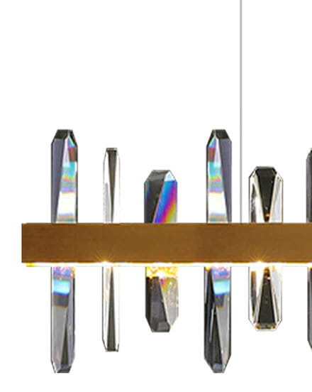 Lampa wisząca Arctic 2xLED/52W w złotym szczotkowanym wykończeniu, z przezroczystymi kryształami umieszczonymi na poziomej listewie. Elementy świetlne emitują blask, tworząc efektowne refleksy. Konstrukcja zawieszona na cienkim przewodzie.