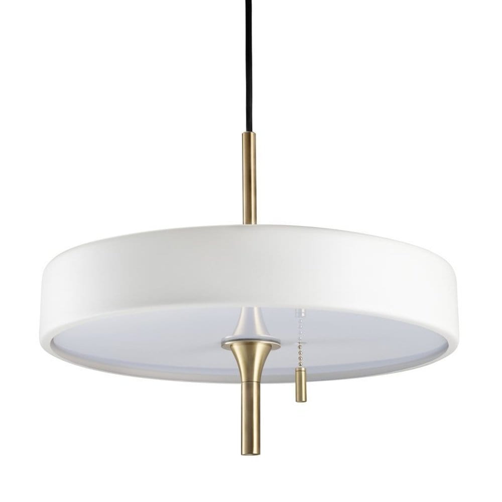 Lampa wisząca Artdeco z trzema gniazdami E14, w kolorze złotego szczotkowanego metalu i białym kloszu. Posiada cylindryczny kształt, zwisająca konstrukcja z czarnym przewodem, widoczny element do regulacji wysokości.