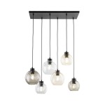 Lampa wisząca Cubus z sześcioma kloszami w różnych kolorach, zawieszona na czarnym stelażu. Klosze mają okrągły kształt, wykonane z przezroczystego szkła. Długość przewodów jest zróżnicowana, co tworzy efekt warstwowego oświetlenia.