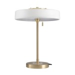 Lampa stołowa Artdeco 3xE14 w kolorze złotym szczotkowanym z białym kloszem. Ustawiona w pozycji stojącej, z metalowym trzonkiem i dekoracyjnym łańcuszkiem do włączania. Baza okrągła, prosta, na jednolitym tle.