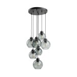 Lampa wisząca Cubus z siedmioma kulistymi kloszami w kolorze grafitowym, zawieszona na czarnych linkach, montowana na okrągłej podstawie. Klosze mają przezroczyste wykończenie, eksponując żarówki E27.