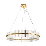 Lampa wisząca Aura w kolorze złotym z jednym źródłem LED 60W. Okrągła konstrukcja z przezroczystymi elementami szklanymi, zawieszona na cienkich linkach. Widoczny detal z centralnym pierścieniem oraz metalowymi akcentami.