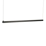 Lampa wisząca Beam 120 w kolorze czarnym, o długości 120 cm, z dwoma źródłami światła LED 13W, 3000K. Prosty, minimalistyczny design, zawieszona na cienkich żyłkach, idealna do nowoczesnych wnętrz.
