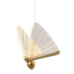 Lampa wisząca Bee z pięcioma diodami LED, o złotej podstawie i kloszu w kształcie skrzydeł owada. Klosz wykonany z przezroczystego materiału z delikatnym wzorem, zawieszona na cienkim kablu. Idealna do nowoczesnych wnętrz.