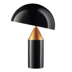 Lampa stołowa Belfugo H40 z dwoma gniazdami G9, o czarnej podstawie w kształcie stożka i złotym detalem w formie stożka pod osłoną w kształcie półkuli. Ujęcie z boku, eksponujące elegancki design i kontrast kolorów.