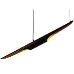 Lampa wisząca Black Tube 2xE27 w kolorze czarnym z złotymi akcentami, o smukłym kształcie. Zawieszona na cienkich linkach, z wyraźnym podświetleniem wzdłuż krawędzi. Idealna do nowoczesnych wnętrz.