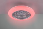 Lampa sufitowa Stralsund z wentylatorem, w kolorze białym i tytanowym, z efektem RGB. Widok z dołu, z różowym podświetleniem i metalową siatką wentylatora. Zdalne sterowanie, nowoczesny design, idealna do nowoczesnych wnętrz.