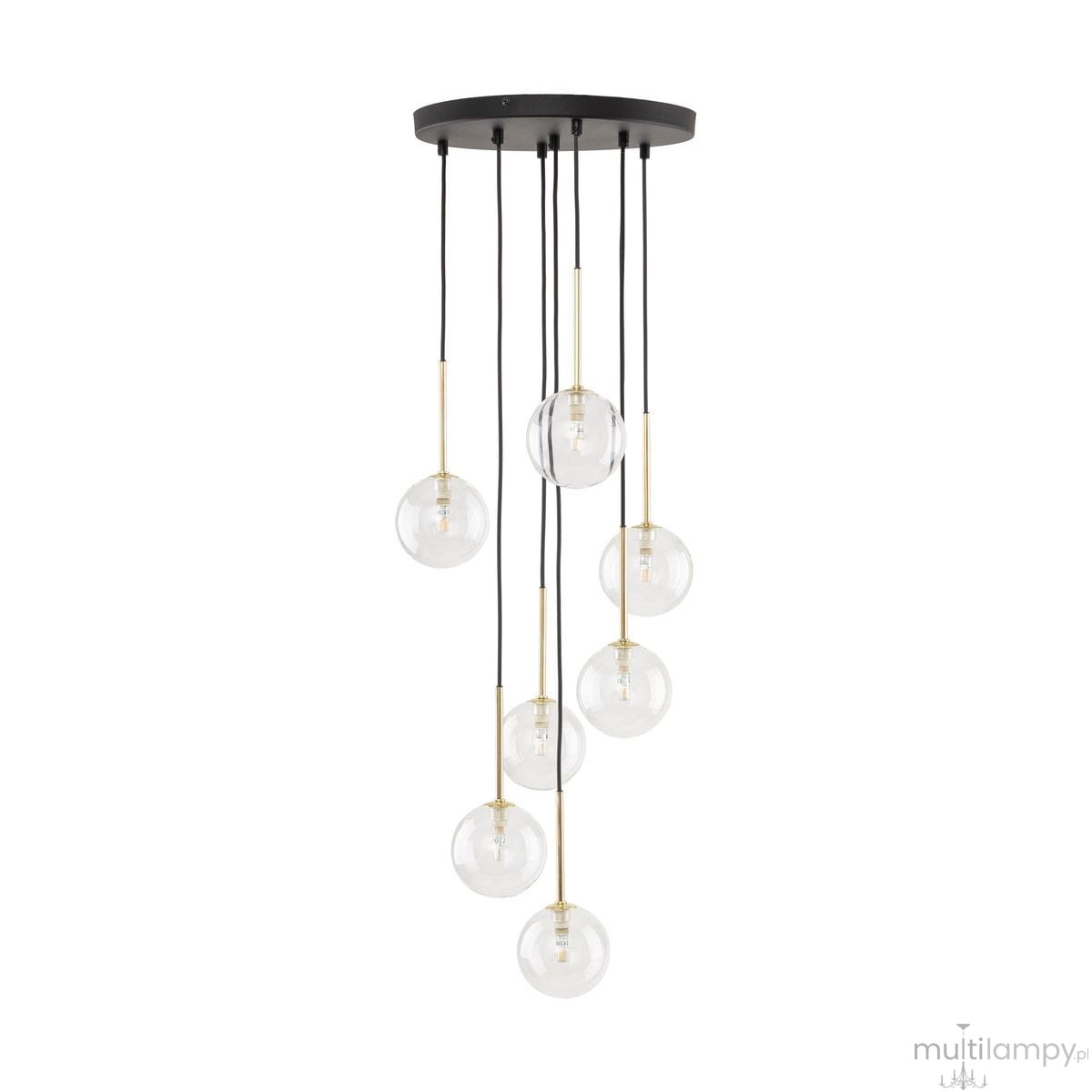 Lampa wisząca Nilos z siedmioma przezroczystymi kulami na złotych prętach, zawieszona na czarnych linkach. Montowana na okrągłej, czarnej podstawie, idealna do nowoczesnych wnętrz. Długość przewodów różna, tworząc efektowne oświetlenie.